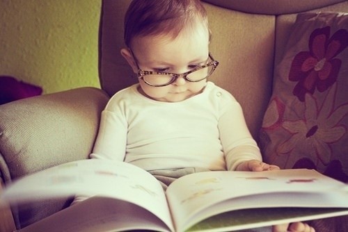 宝宝学习看书